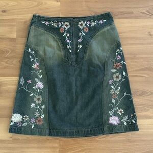Apostrophe Y2K 90s Low Waist Floral Embroidered Denim Jean Skirt Women’s Size 6